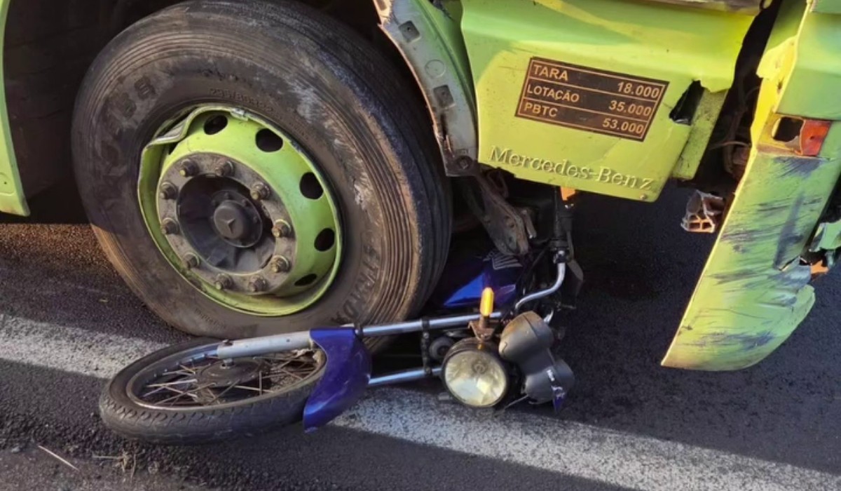 Jovem de 26 anos morre em colisão entre moto e caminhão na região de Nova Odessa