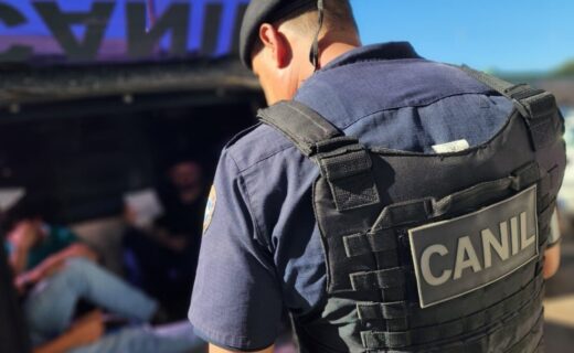Dois homens foram presos fazendo sexo em banheiro público em Limeira — Foto: Wagner Morente