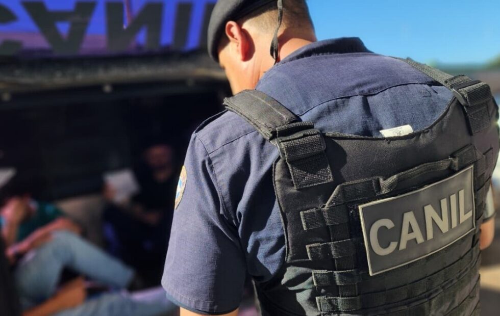 Dois homens foram presos fazendo sexo em banheiro público em Limeira — Foto: Wagner Morente
