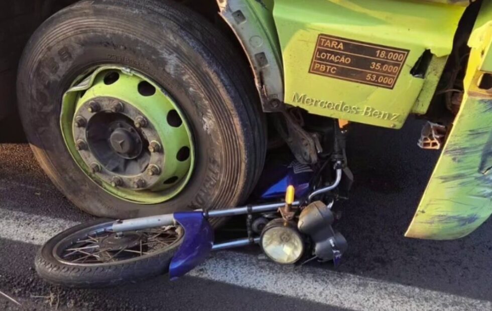 Jovem de 26 anos morre em colisão entre moto e caminhão na região de Nova Odessa