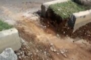 Motociclista destrói meio-fio com marreta para fazer atalho na avenida de Sumaré